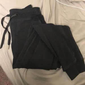 Lululemon Black jogger size 4